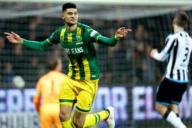 李添荣30分上海不敌首钢遭5连败 曾凡博10分