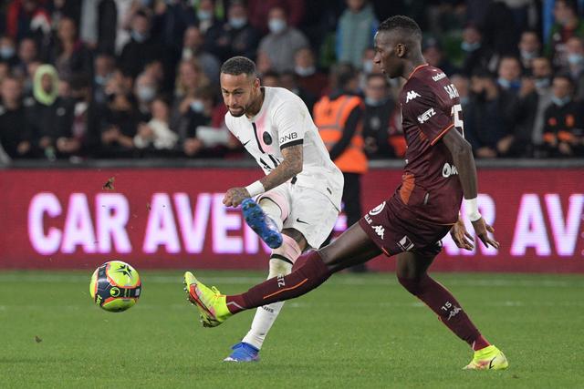 邮报：曼联有意大巴黎门德斯 曾随阿莫林联赛夺冠